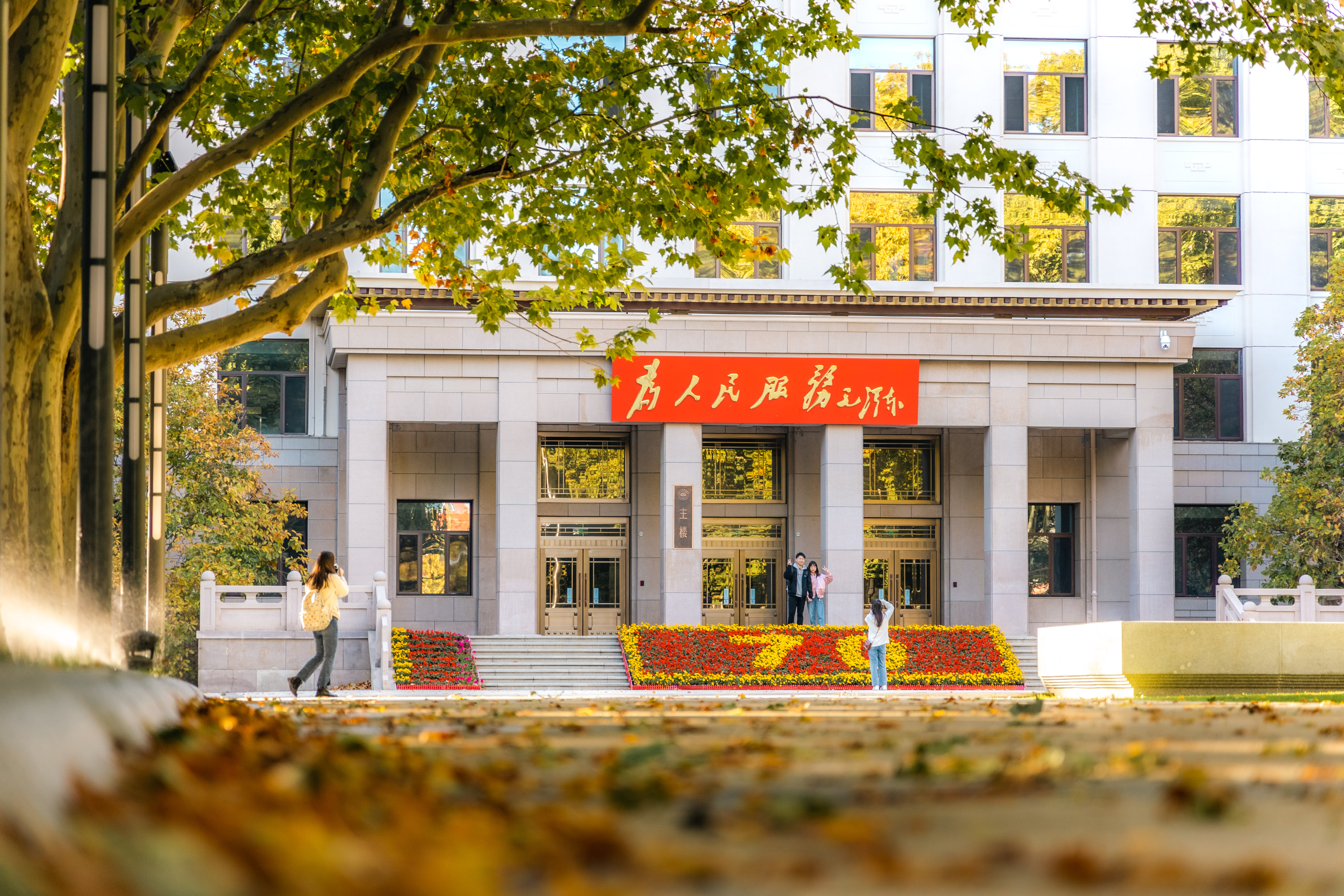 秦瑜航 (1).jpg